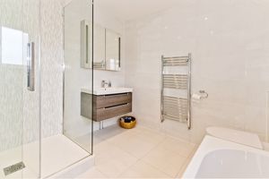 Bed 2 En Suite- click for photo gallery